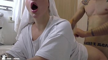 Play Horny Couple Passionate Fuck in the Bathroom - Facial