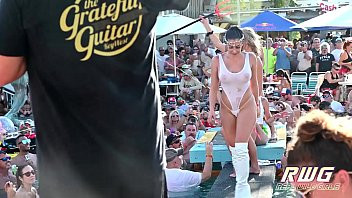 Play Nasty Twerk Pool Party Sluts out of Control