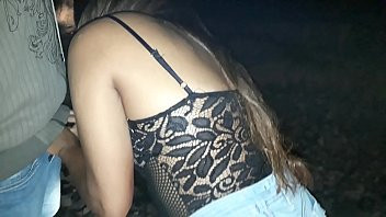 Play Dando o cu na mata a noite