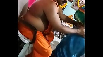Play Indian pandit taking advantage of aunty